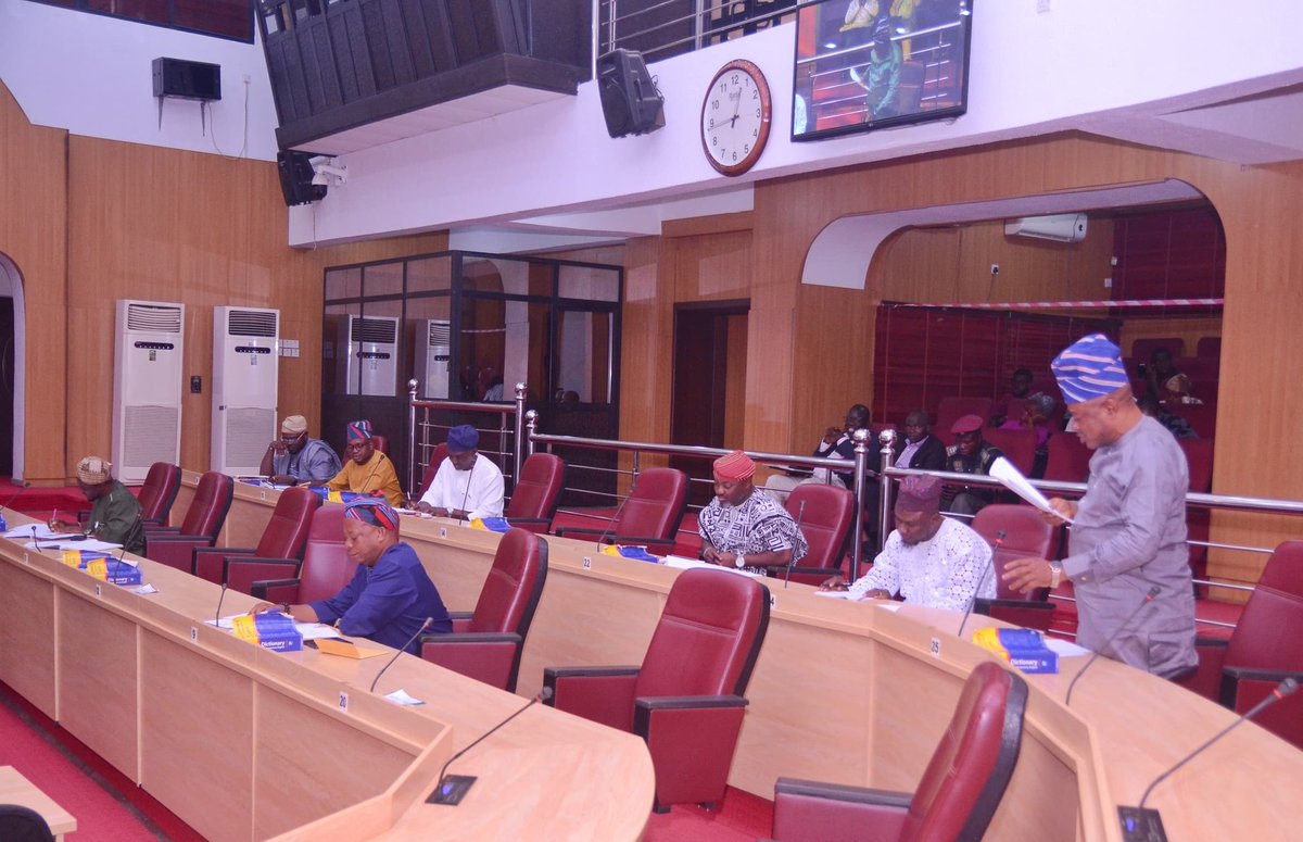 Today, during the plenary session of the Osun State House of Assembly, the legislative body constituted itself into the Committee of the Whole to deliberate on the Osun State Senior Secondary Education Board, Establishment Bill, 2024.

I commended members of the assembly for