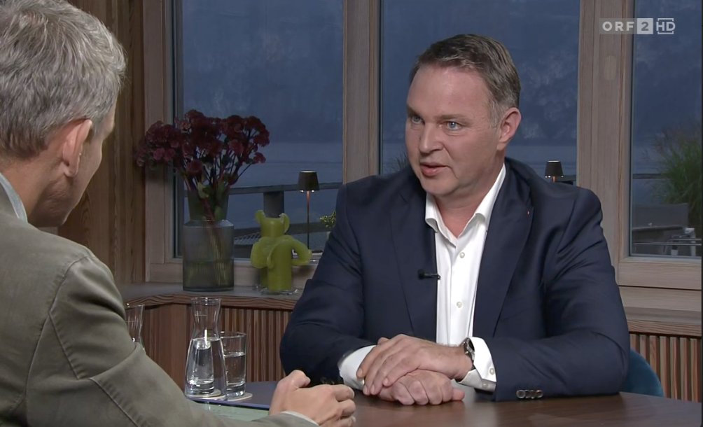 Einfach Fragen und klare Antworten ohne große Show. Wie angenehm. Hätte ich gern öfter.