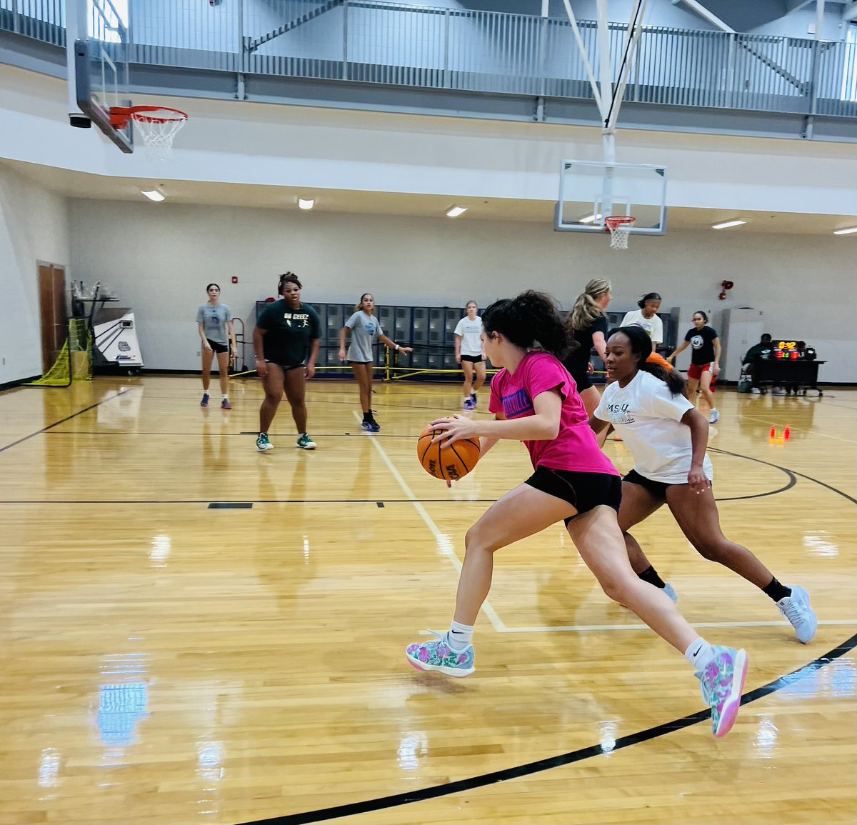 FayBulldogsGBB's tweet photo. Watch out for this kid, not only a 3pt specialist this year. https://t.co/HzBmfPgXJV