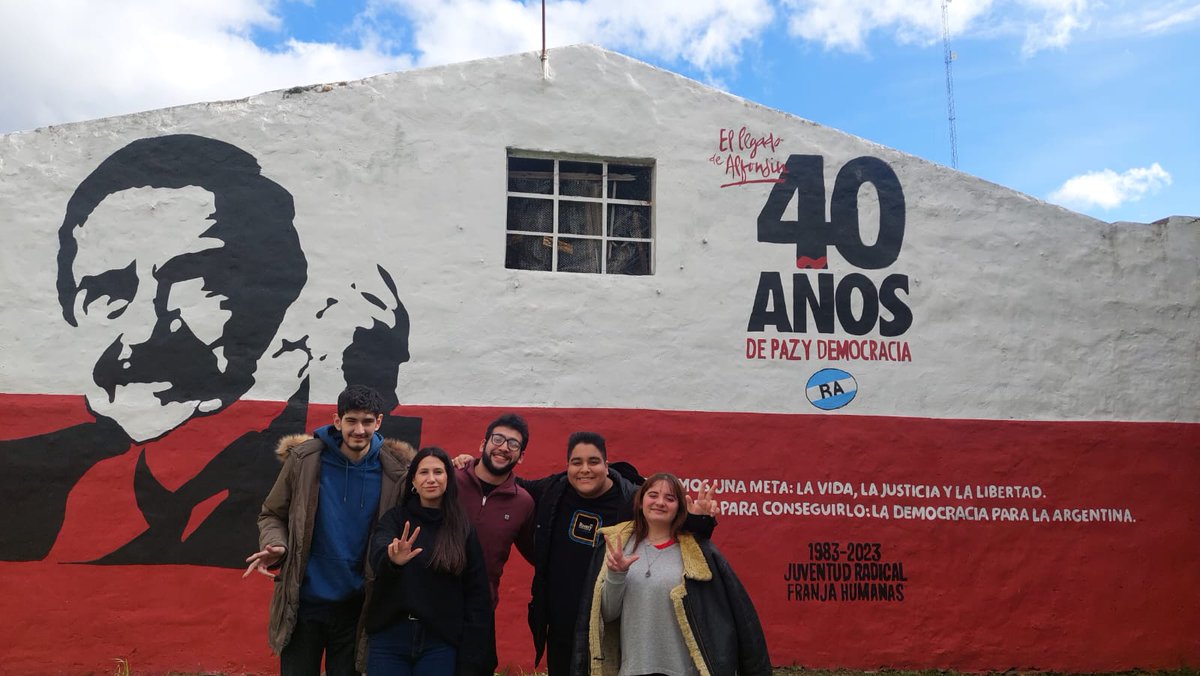 La gloriosa JR Lanús  en el Plenario de la Juventud Radical de Tandil 🇮🇩🇮🇩🇮🇩

"Doctrina para que nos entiendan...
  Conducta para que nos crean..."

<a href="/NahuelPichi12/">Nahuel Pichi</a> <a href="/ayucurlo/">AyeCurlo</a> <a href="/TomasRaso/">Tomás Raso</a>