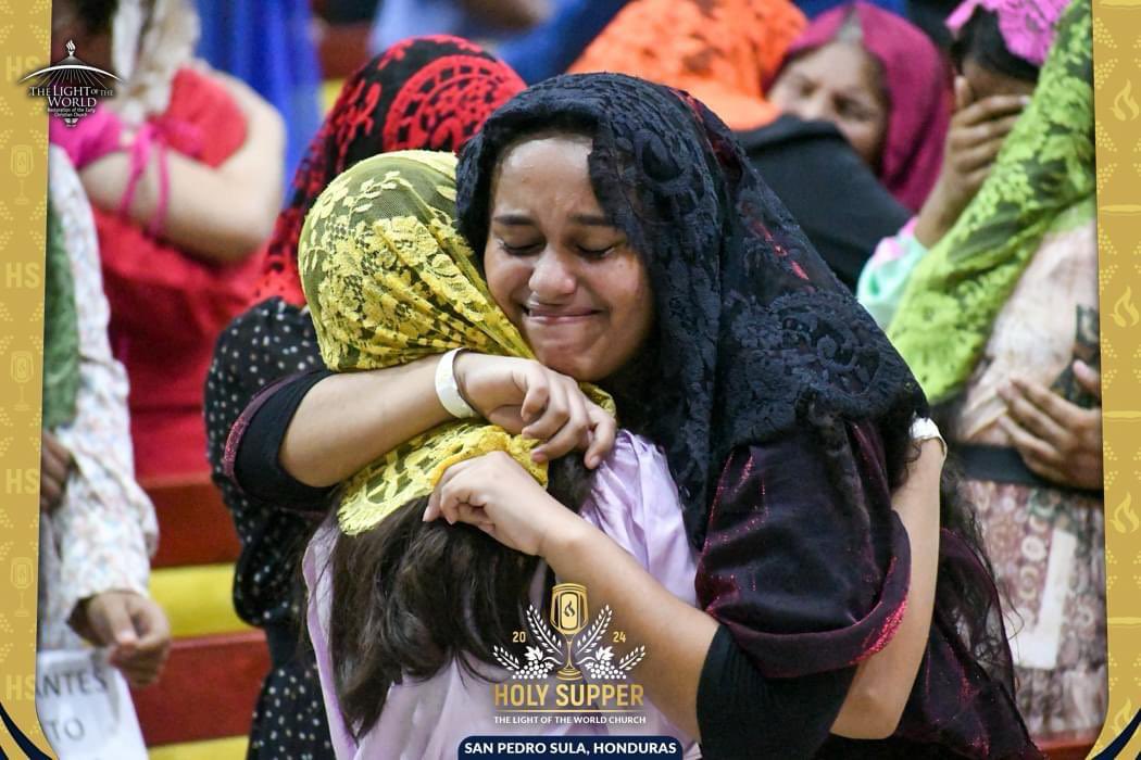 HolySupperTLOTW's tweet photo. The bread and wine, blessed with apostolic authority, were distributed by authorized ministers to all the brothers and sisters present, resulting in spiritual strength for those parking of the Holy Supper.

#HolySupper2024
#AlwaysUnited
#LoveUnitesUs
#Honduras https://t.co/TqIXPbgdGu