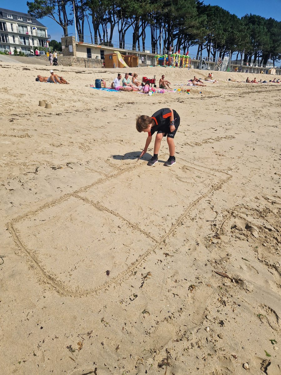 DrHelenDrury's tweet photo. @SmartJacques @rachelgmarks @cosette_crisan @EiriniGeraniou @geoffwake1 @helenjwc @MarkBoylanEd @PardoeMary @ATMMathematics @Mathematical_A @NAMA_UK Lovely! (Not sure this counts as genuine #mathsonholiday as we very much created - rather than appeciatively noticed - these beachy bar models. But they brought us joy tout de meme.) https://t.co/NgcOBbUfUY