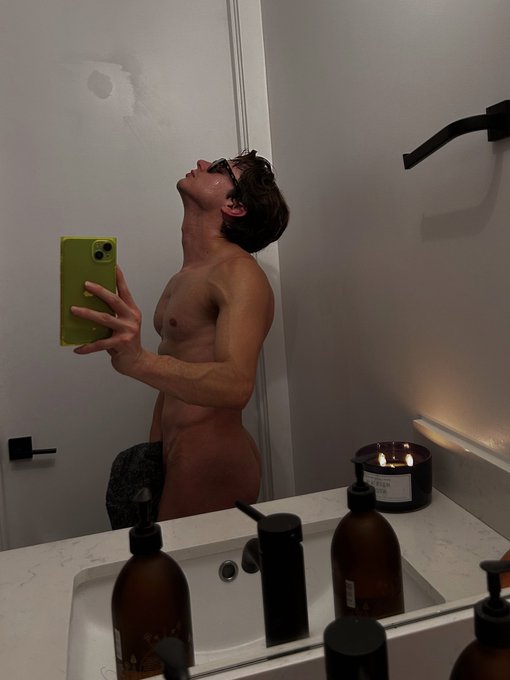 1 pic. Lost my regular glasses so I&rsquo;ve been doing everything in my sunglasses. https://t.co/LJ0kz6R8