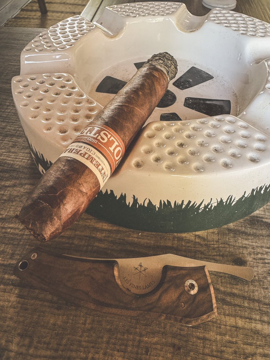 stogiedad's tweet photo. Further enjoying this gorgeous day outside on the porch, knocking out some work stuff. @SmokeRoMA @RoMaCraft #Volstead 1920 to keep me going. #BOTL #nowsmoking #CigarLife https://t.co/anFJuHbmvY