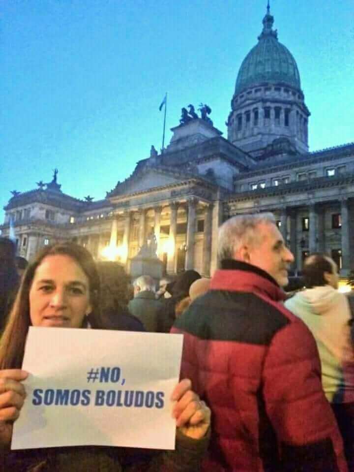 IvanChausovsky's tweet photo. "La coma, esa puerta giratoria del pensamiento" (Julio Cortázar) https://t.co/geQjE1OFfo