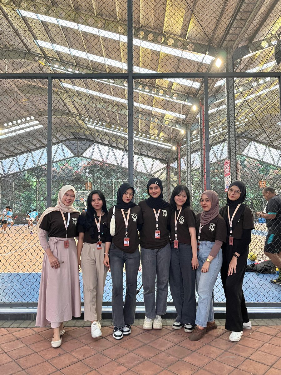 Orlyneee's tweet photo. Thankyouu so much OGUN atas kesempatannya bisa jadi volunteer 🙌🏻
Ini salah 1 pengalaman baru yang keren. Ga nyangka bakal dapet keluarga baru yang always bersama selama 1 bulan ini... Big thanks🫶🏻❤️
Ga kerasa  waktu cepat berlalu😭 https://t.co/PDXdYmz3D4