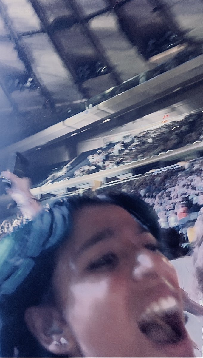 wallowsgarden's tweet photo. closing out this photo spam with the pure joy of the remember when pit opening … hope this finds its way to these girls :’) #WallowsMSG https://t.co/kG4Fg9ssIR