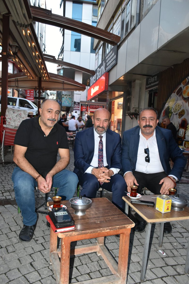 CelebiComak's tweet photo. Bugün Önceki dönem İzmir Büyükşehir Belediye Başkanı Sn.Tunc İle kardeşler Çay Evinde anı paylaştık.!
@tuncsoyer 
@ozturkdolayi https://t.co/zWvC3oVmrN
