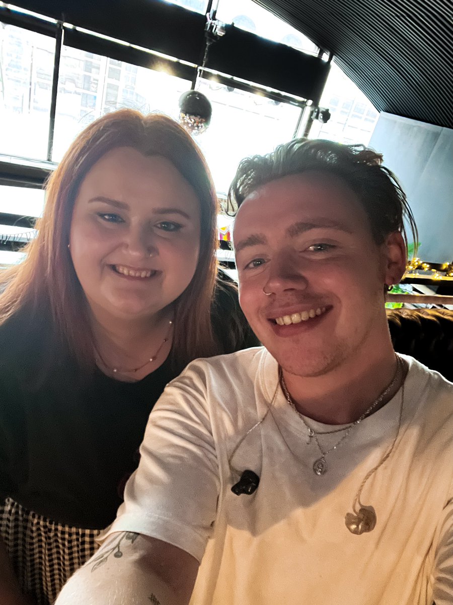 CopyOfACopyJen's tweet photo. Lovely to chat with @tommyotp @onlythepoetsuk for @thehoneypop! What a gem of a human ❤️

Nearly show time!! #OneMoreNightTour https://t.co/QKt5icdMkR
