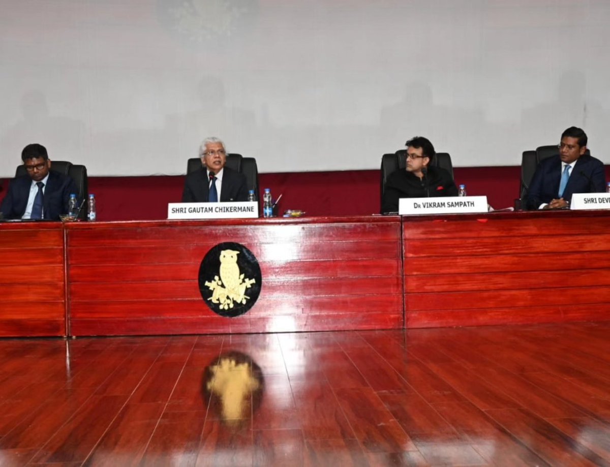 vikramsampath's tweet photo. An absolute honour to be at the Defence Services Staff College, Wellington & address officers from India & outside on "The Idea of India - A Strategic Perspective" along with superlative panelists- @jsaideepak Prof Devdip Ganguly & ably moderated & stitched together by the inimitable @gchikermane. Such a memorable day ! 🙏🇮🇳🇮🇳🇮🇳