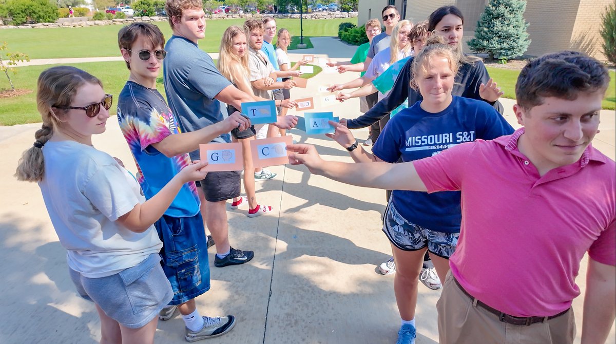 Time for the #DNADance. Fun way to engage students as we talk about the structure and function of DNA and DNA replication. #GeneralGenetics <a href="/SandTBioSci/">SandTBiologicalSciences</a> <a href="/MissouriSandT/">Missouri S&T</a>