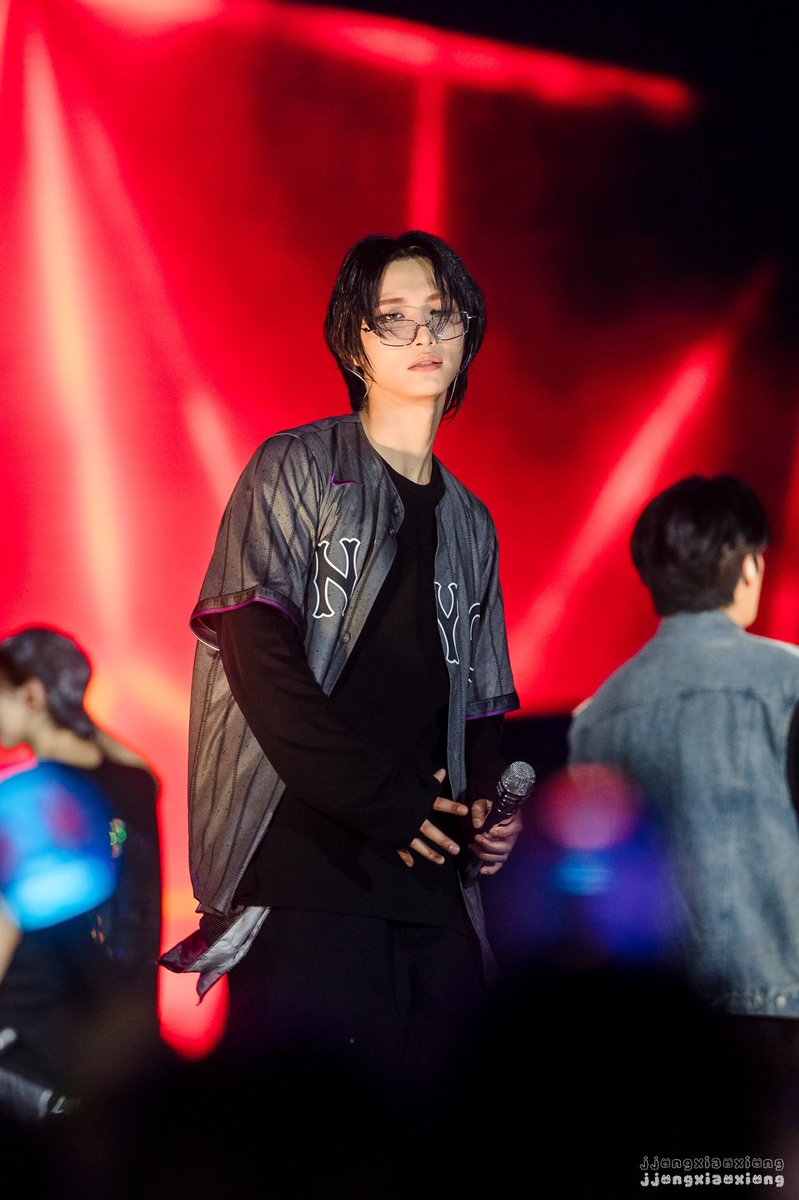 thinkingabtpsh's tweet photo. seonghwa's visuals are out of this world https://t.co/xcgVYPHc1h