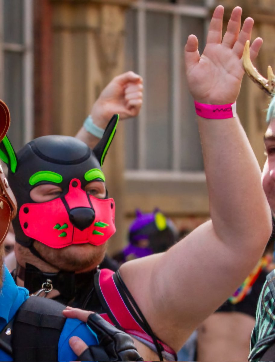 Had a lovely weekend at Manchester Pride with @PupPython and <a href="/PupThunder28/">Thunder</a>, saw a few friendly faces and walked in the parade with the <a href="/pupsnorth/">Pups Of The North</a> 
Home now to rest before starting my new job tomorrow!
📷: Nym