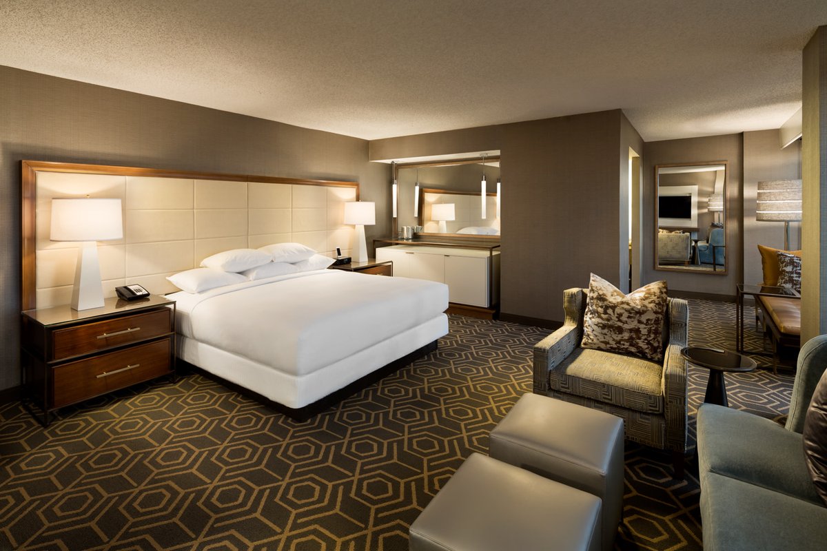 Labor Day bliss is just a booking away! Enjoy the long weekend in style at our comfortable Dallas hotel. Secure your accommodations now: bit.ly/3GkgFsA
