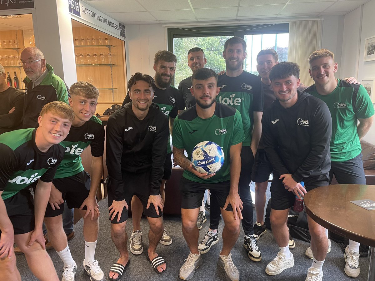 broctonfc's tweet photo. And to finish todays coverage, @RegSmith97 receiving his well earned match ball for his ⚽️⚽️⚽️⚽️⚽️👏👏 https://t.co/wHbvebjtsc