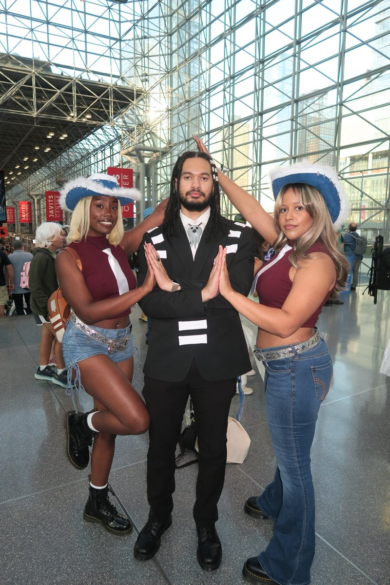 lizxh_'s tweet photo. still not over how fun this cosplay was and how perfect all of these poses came out 🥹 https://t.co/Qasy2hv4QC