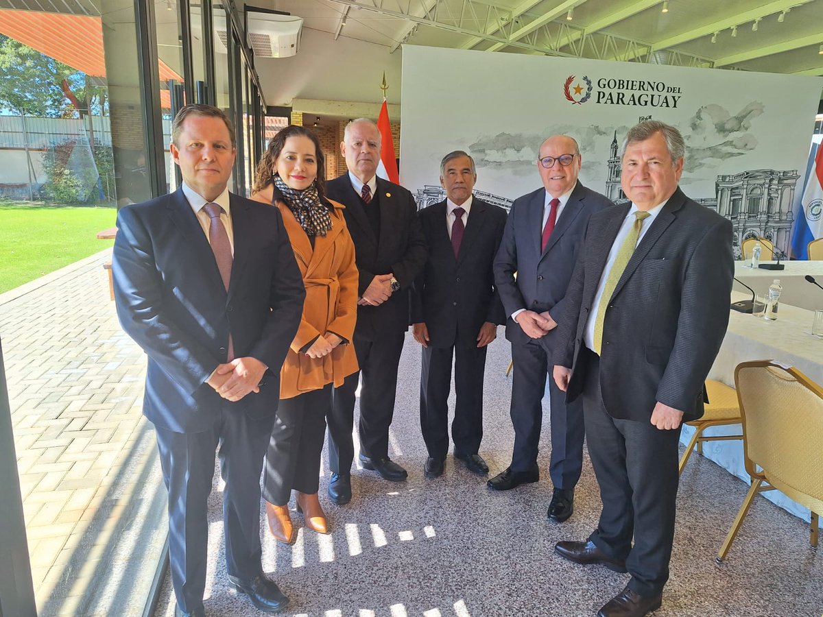 registrounifnac's tweet photo. El día de hoy se llevó a cabo la presentación del Proyecto de Ley “Que crea el Registro Unificado Nacional”, el que pretende unificar a la Dirección de Registros Públicos de la CSJ, la Dirección de Catastro del MEF, y el Departamento de Mensura y Geodesia del MOPC. https://t.co/PdJILETwtK