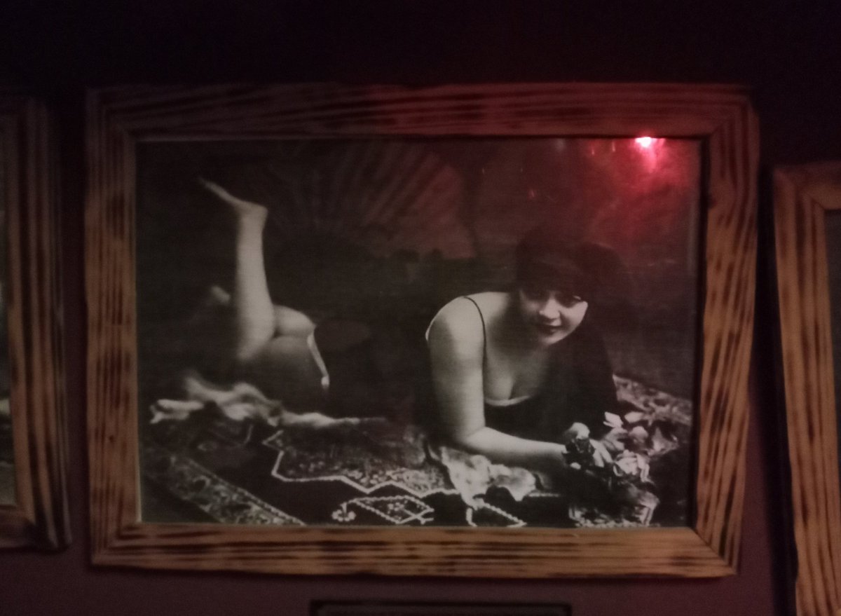 KleinMuci's tweet photo. Grua e përdalë (Promiscuous woman)

Photography of a sex worker, taken by Kristaq Sotiri in Korça, 1927. 

Part of #Komiteti Bar decor in Tirana. https://t.co/Qe3Tt5QsUR