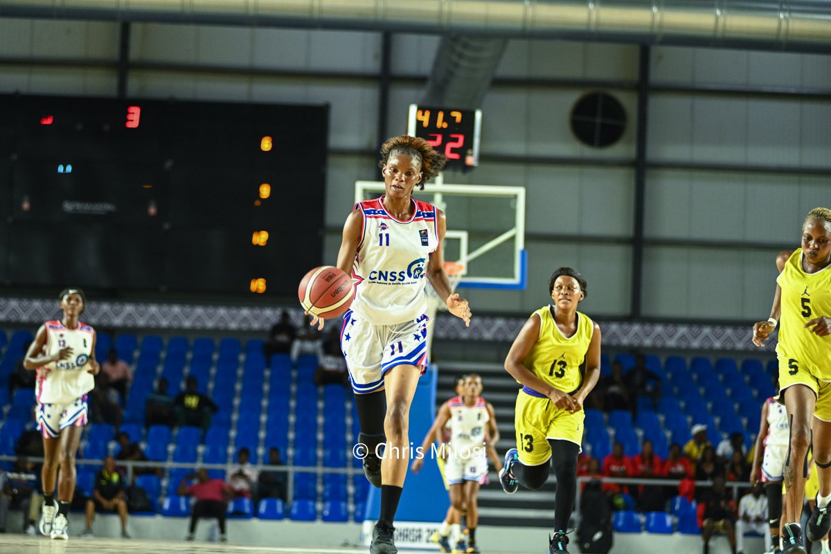 chris1000aussi's tweet photo. En match d'ouverture de la 41e édition de la coupe du congo de basketball
Le #Bc_CNSS dame marche sur le @BC_LUPOPO dame avec un score de. 127 - 44 pour les #Lumpas dame ,
#bclupopo #bccnss #febaco #liprobakin #bc #chauxsports #championatnational #bcterreur #bcmazembe https://t.co/jsx9pJmeXD