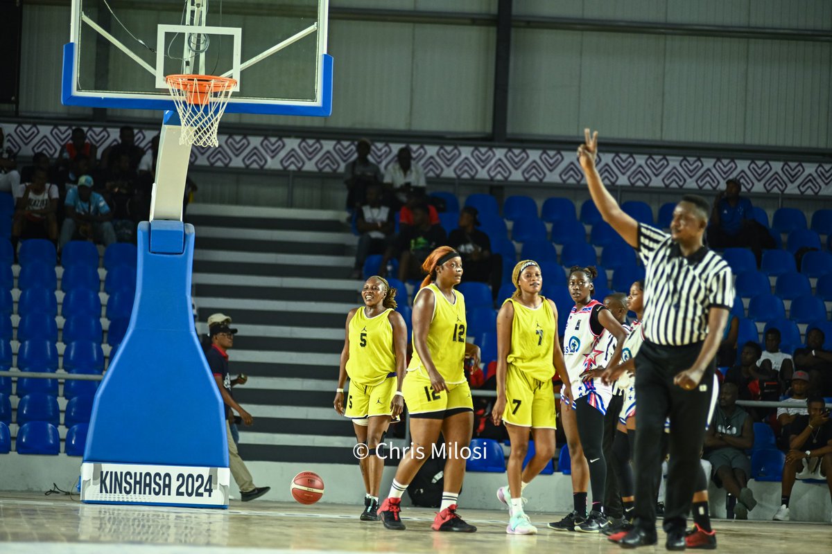 chris1000aussi's tweet photo. En match d'ouverture de la 41e édition de la coupe du congo de basketball
Le #Bc_CNSS dame marche sur le @BC_LUPOPO dame avec un score de. 127 - 44 pour les #Lumpas dame ,
#bclupopo #bccnss #febaco #liprobakin #bc #chauxsports #championatnational #bcterreur #bcmazembe https://t.co/jsx9pJmeXD