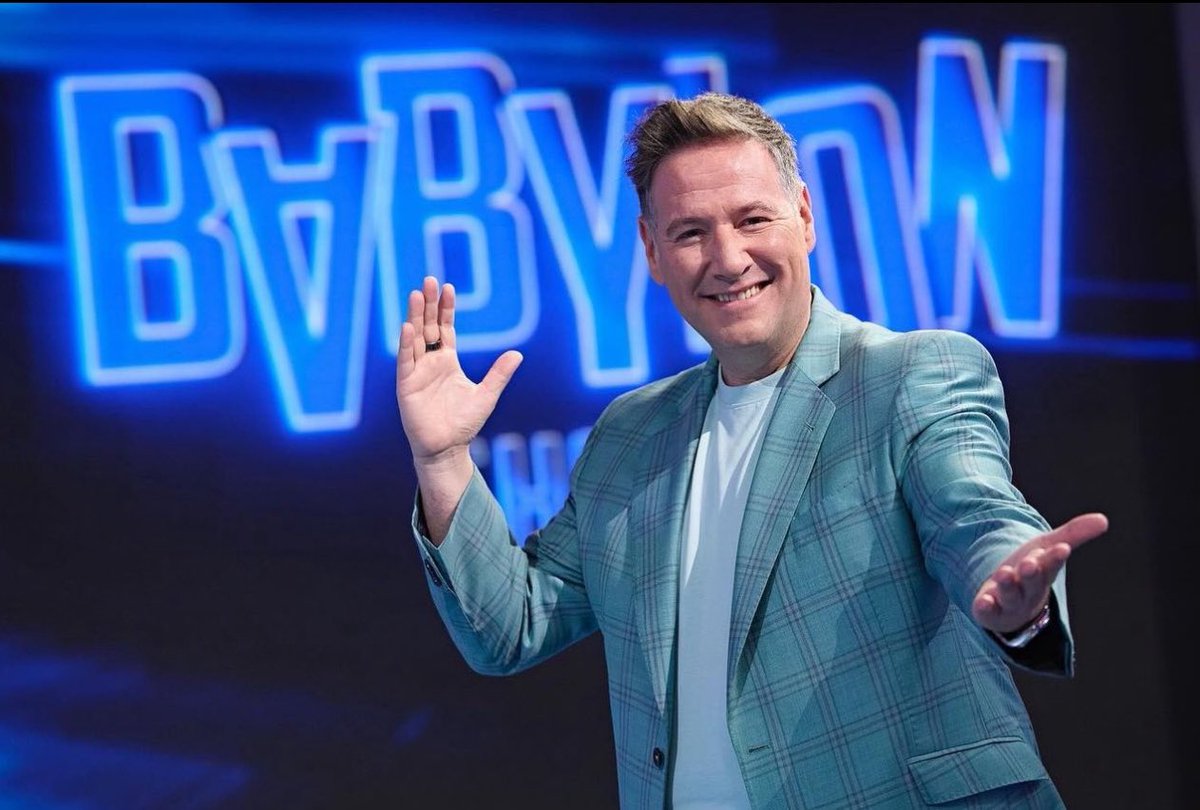 Esta noche se estrena <a href="/babylonshowtv/">Babylon Show</a> en <a href="/telecincoes/">Telecinco</a> !! El gran programa de mi querido y admirado <a href="/Carlos_Latre/">Carlos Latre</a> Lleno de talentazos de la comedia! Que ganas de disfrutar de este programa hecho con tanto Amor y Humor! TODOS con ellos esta noche!!