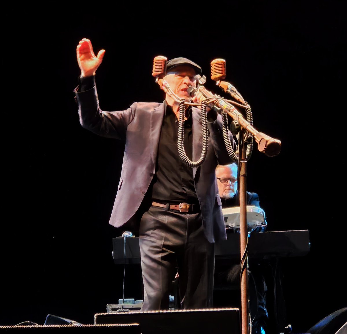 redmond_keith's tweet photo. @thethe 

Dublin last night. https://t.co/X7cWNNT3Mw