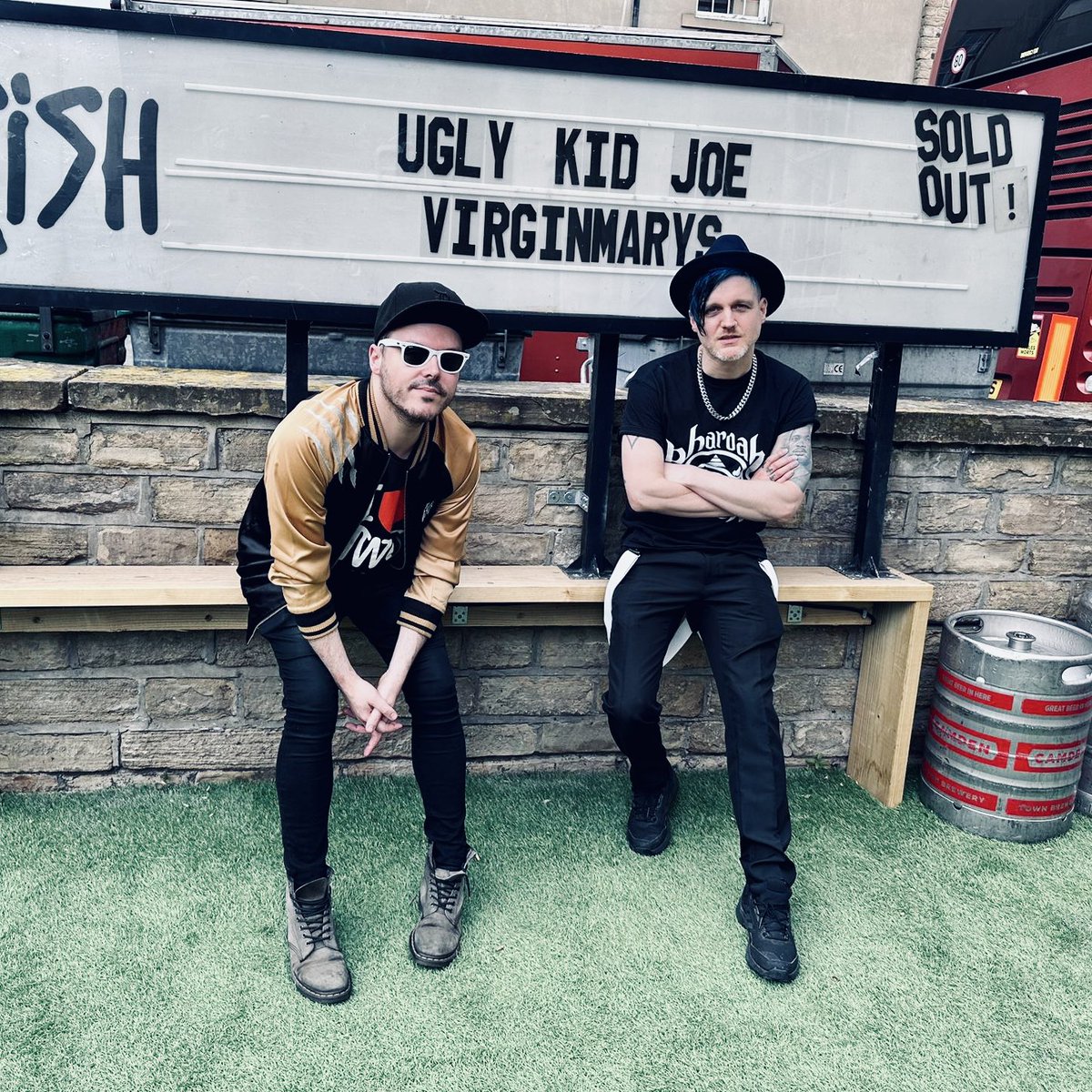We love these guys ❤️ 
Such a cool way to start the tour with @UglyKidJoeBand at one of the finest venues in the UK <a href="/ParishHudd/">Parish</a> 
We hit the stage at 8pm.

#peacelovetruthmusic 
Ally and Danny ✌🏻