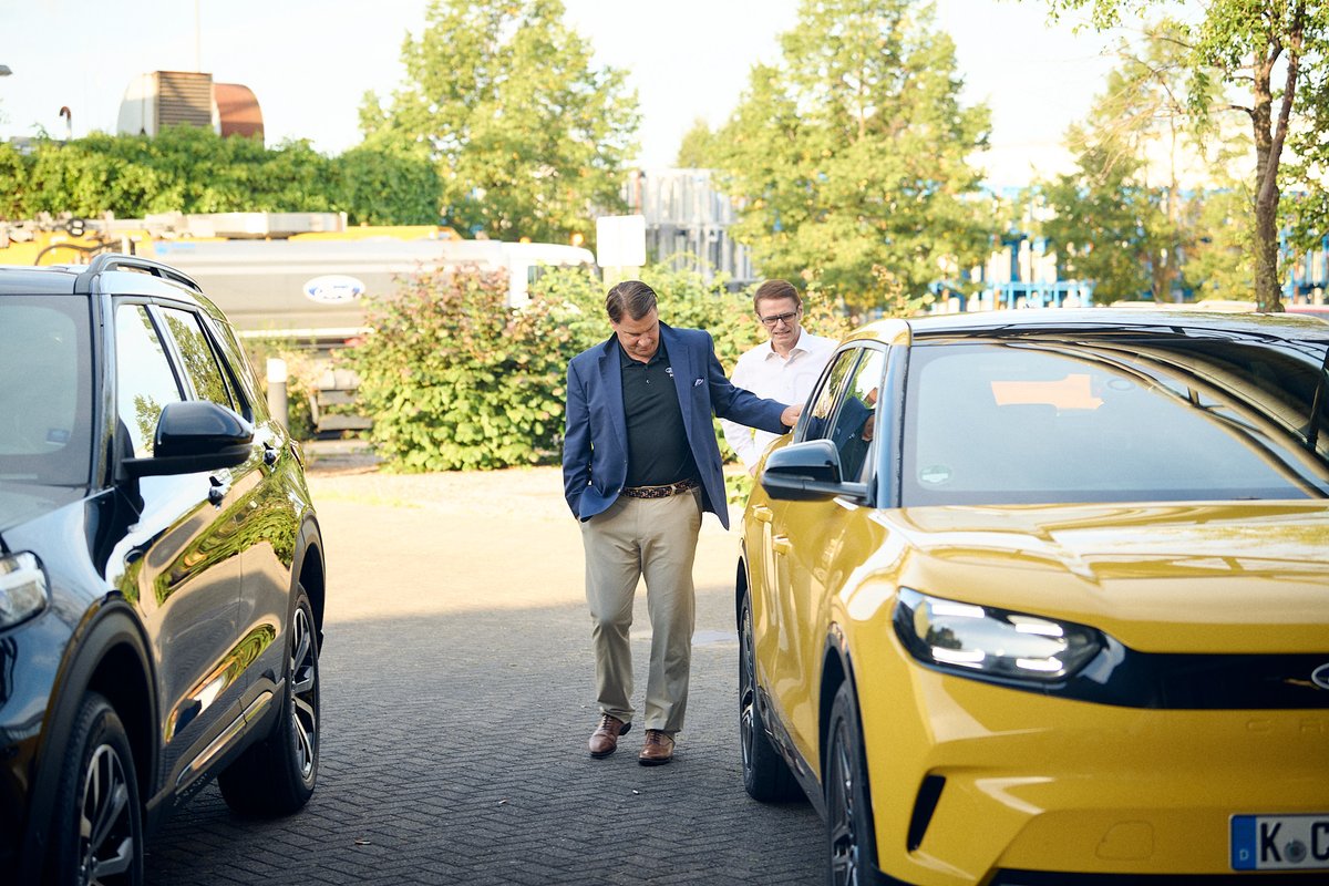 jimfarley98's tweet photo. Great to be in Cologne with our Ford Germany team. Loved driving the new #FordCapri! Thanks to Ulrich Koesters, one of our @Ford engineers, for joining me. @Ford_de https://t.co/0D32euJqzI