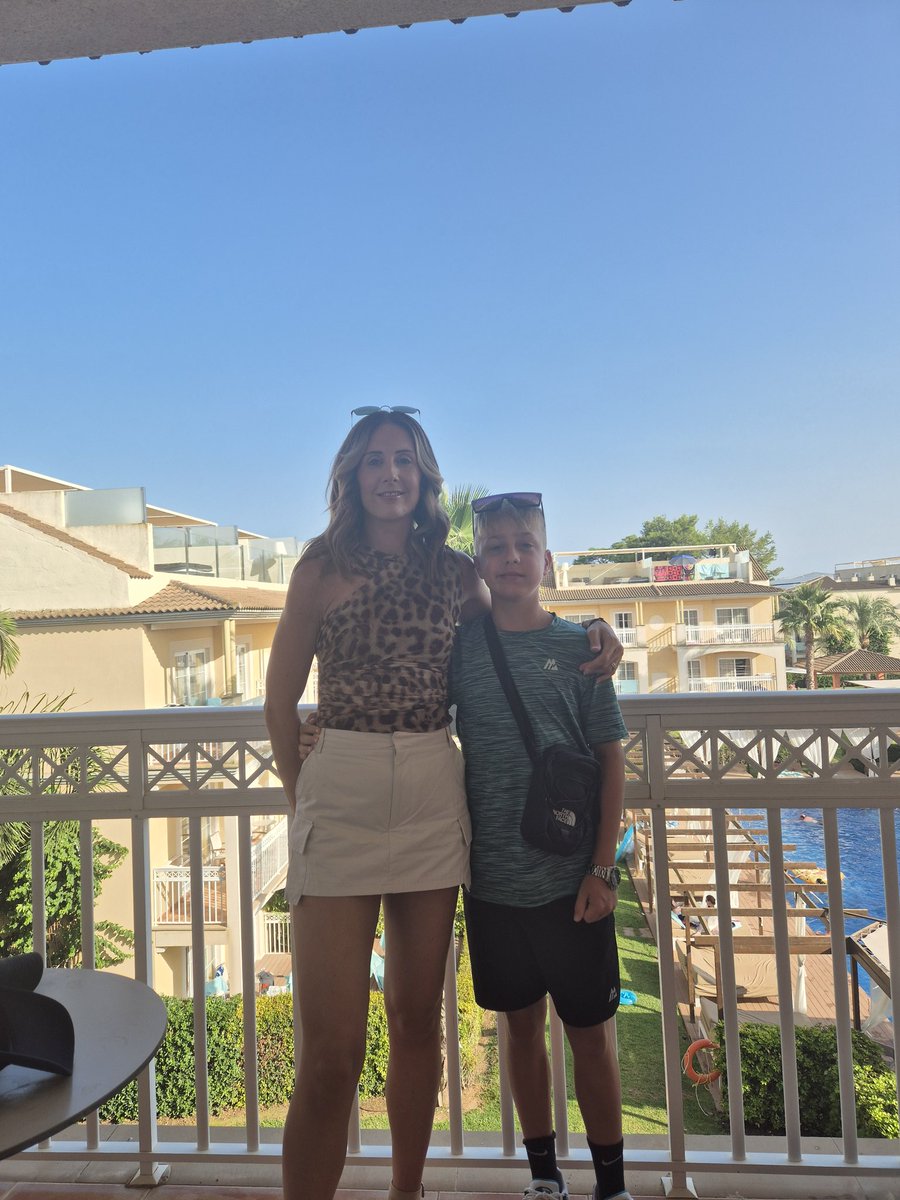 toriamos3's tweet photo. 3 years since he had his dialysis line fitted and now look at him ❤️ so so proud of you Luke 💖 https://t.co/xR1VEt0Jed