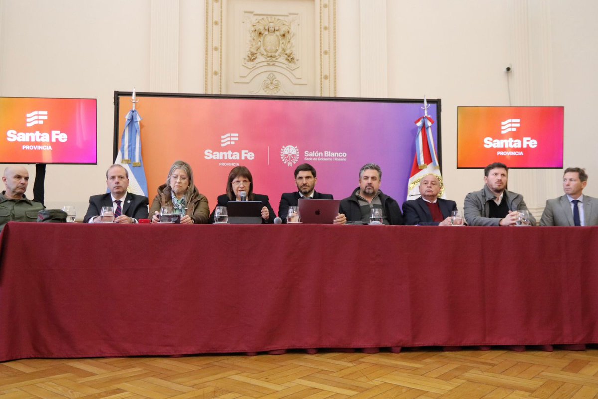 La Ministra de Seguridad, Patricia Bullrich, presentó en la ciudad de Rosario las mejoras obtenidas con el Plan Bandera, el programa para prevenir el delito y luchar contra el narcoterrorismo, iniciado en enero de este año.

La Ministra destacó la baja de homicidios en un 70%
