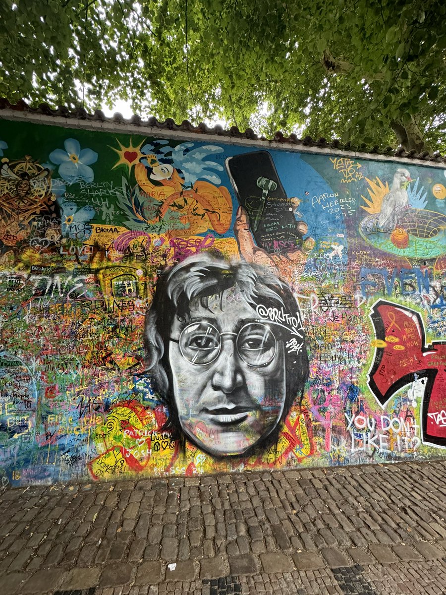 TheConoryste's tweet photo. 1er jour à Prague #sympas https://t.co/yhFz6njwIe