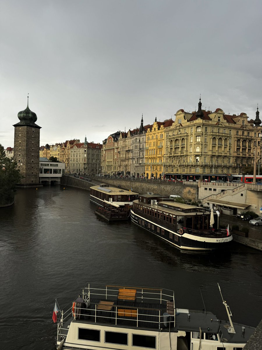 TheConoryste's tweet photo. 1er jour à Prague #sympas https://t.co/yhFz6njwIe