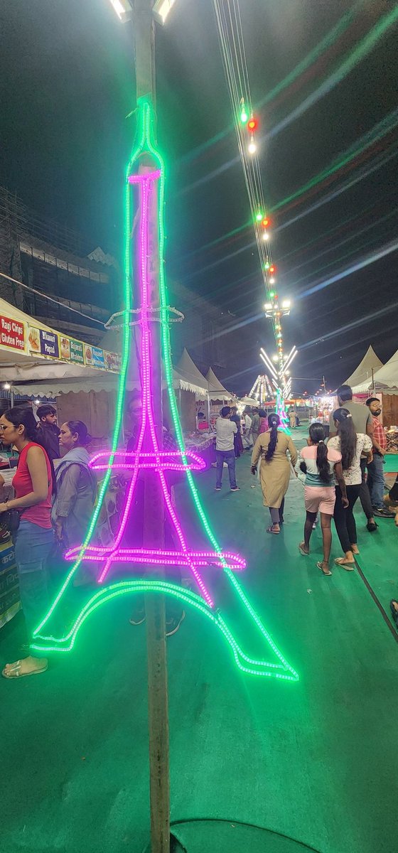 chetan0711's tweet image. Janmashtami K Mele May Eiffel Tower! Delhi Shayad Paris Ban Raha Hai...😀😀😀 #Olympics2024Paris #yaadein #taza #JaiJaiShreeRadhe