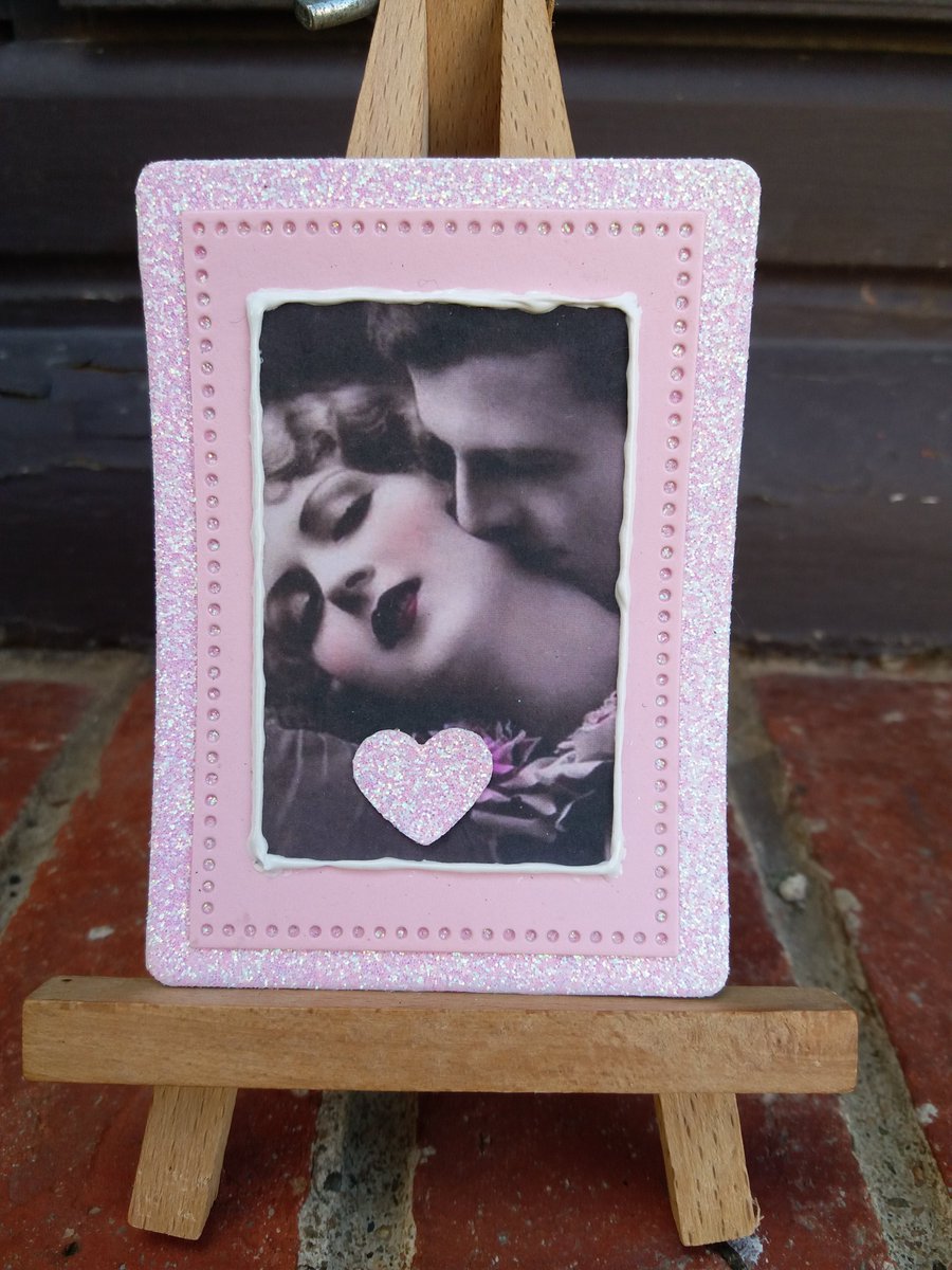 I_Love_Cats2014's tweet photo. Some Valentine ATCs I did earlier this year but never posted.
#ATC #ATCard #artisttradingcard #vintagestyle #ValentinesDay https://t.co/r04Y3rTNM3