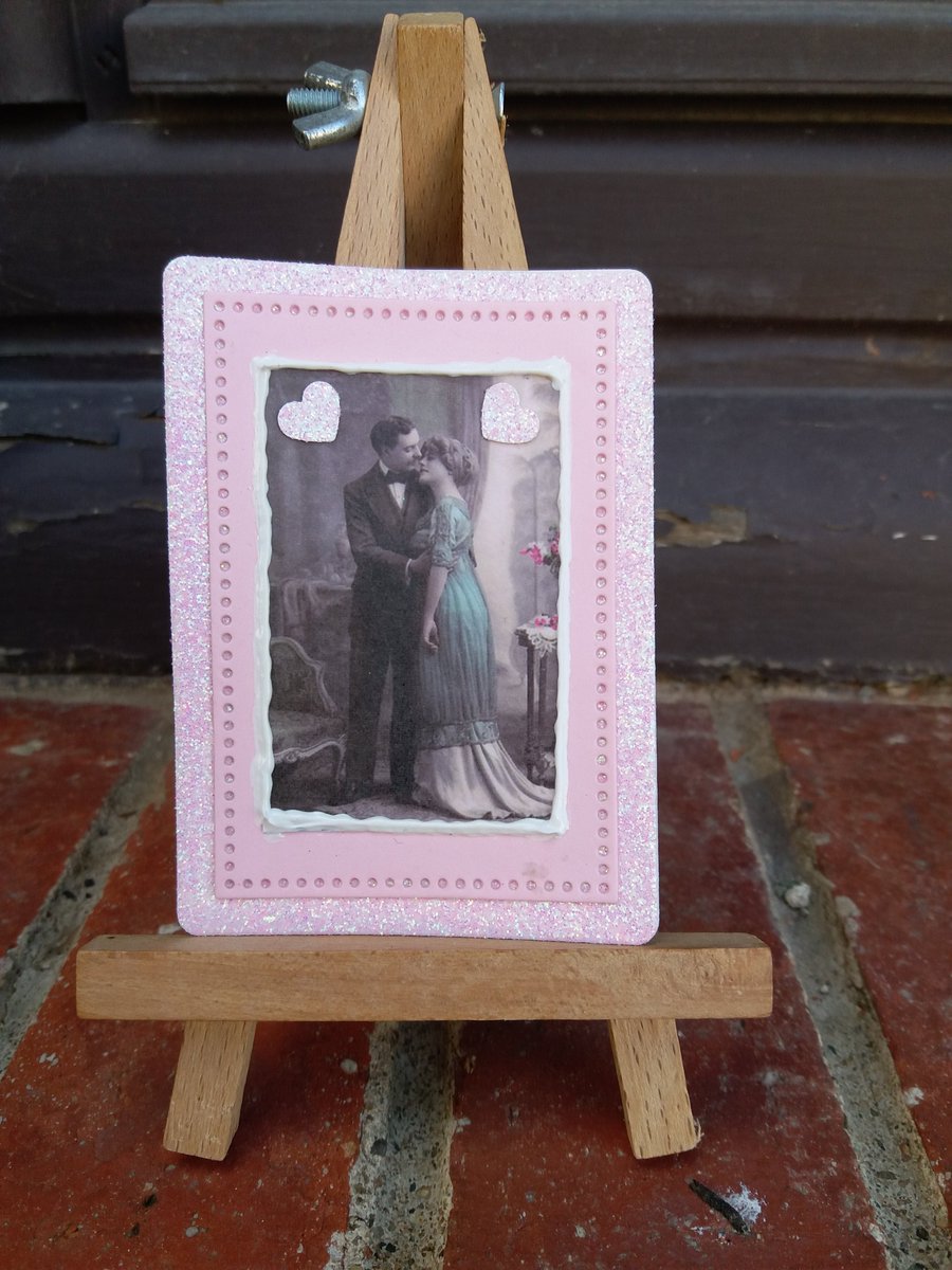 I_Love_Cats2014's tweet photo. Some Valentine ATCs I did earlier this year but never posted.
#ATC #ATCard #artisttradingcard #vintagestyle #ValentinesDay https://t.co/r04Y3rTNM3
