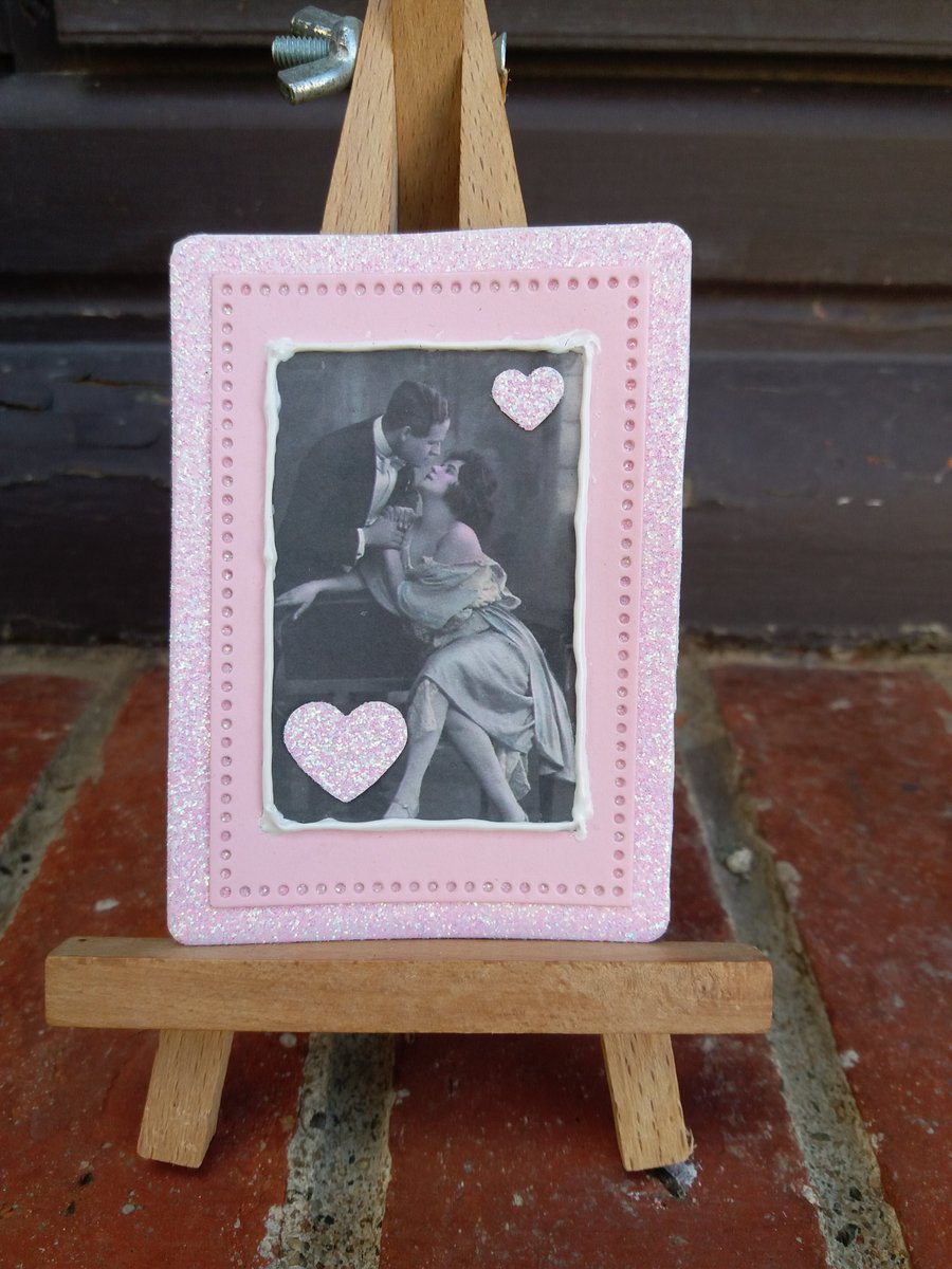 I_Love_Cats2014's tweet photo. Some Valentine ATCs I did earlier this year but never posted.
#ATC #ATCard #artisttradingcard #vintagestyle #ValentinesDay https://t.co/r04Y3rTNM3