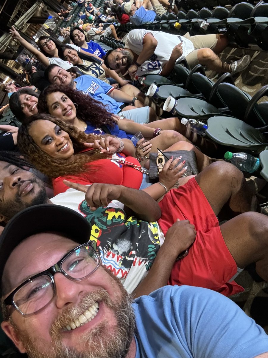 Took the 🐺 pack out to the ballgame! Great atmosphere at #globelife I’m not much of a Rangers fan but I’m 100% supportive of my wolf packs team! #DodgersFan4Life #WolfPack #MetroFlex