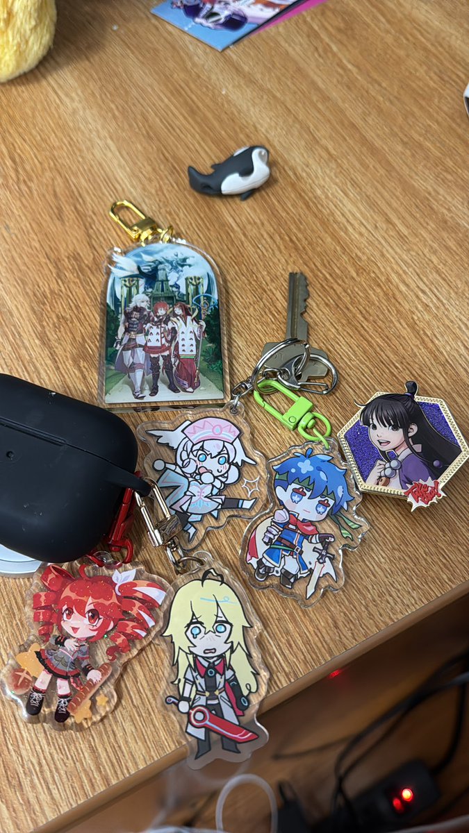 Hypefish2's tweet photo. @cheppoly if you want the whole crowd of charms and pin nearby here’s what we got https://t.co/9NsvQoKU53