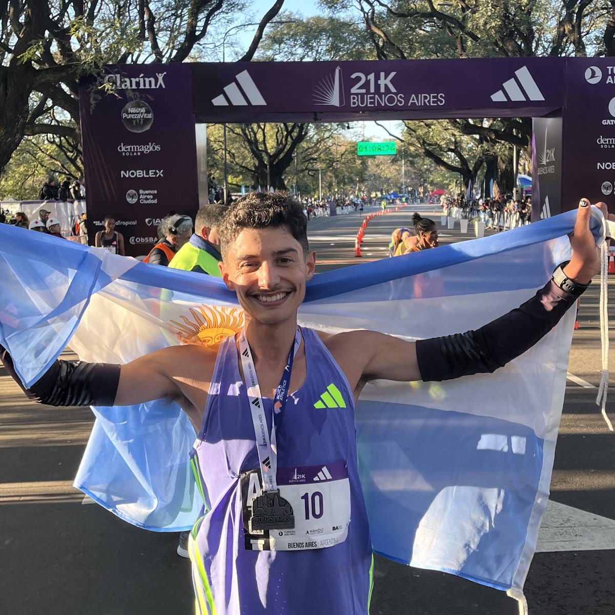 bamaraton's tweet photo. ¿Y este chad? 😎

Nacho Erario ganó el Campeonato Argentino de Medio Maratón y metió la segunda mejor marca nacional en la distancia. 🇦🇷 https://t.co/vk9ohCV0XH