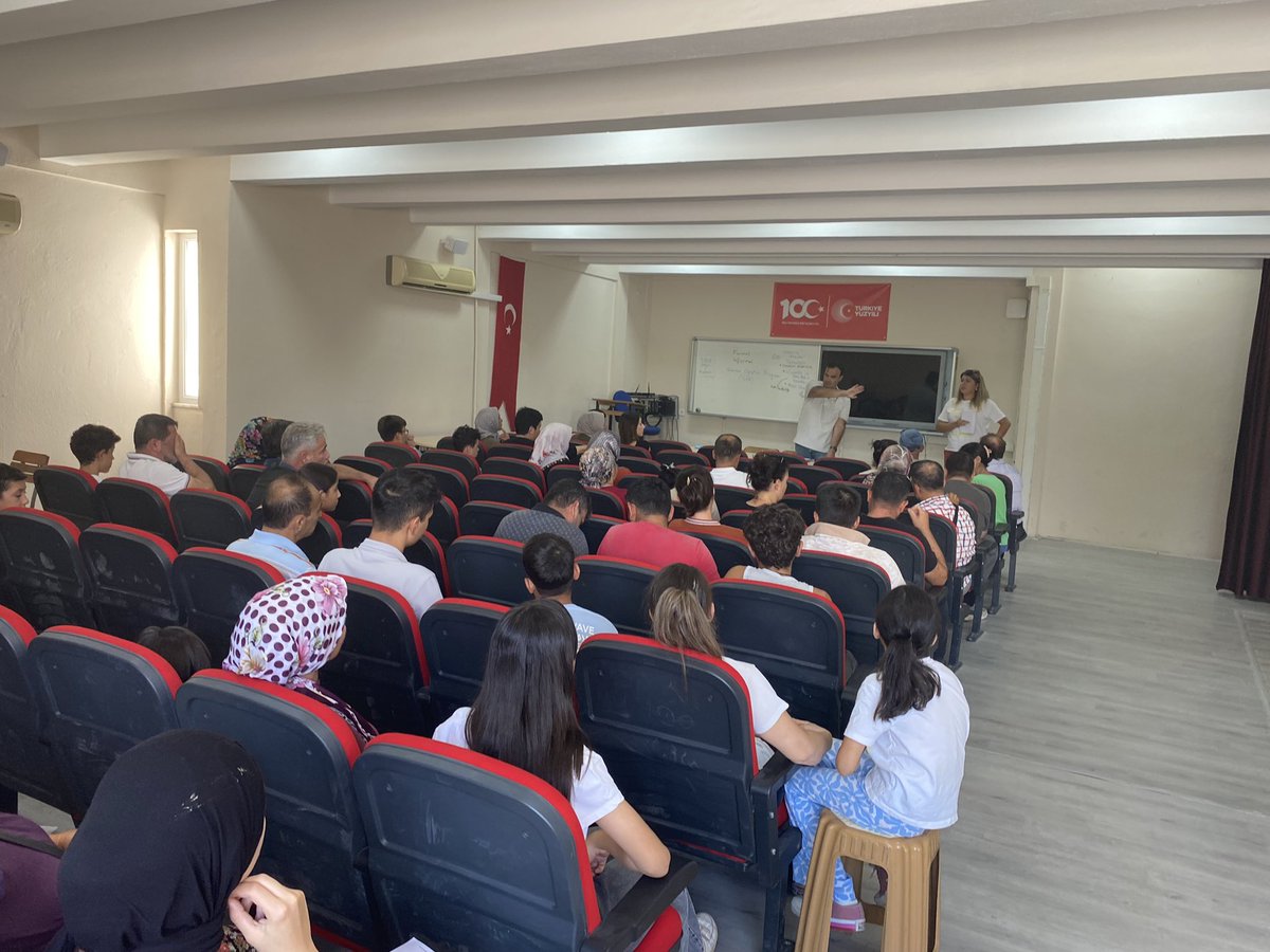 AtcaSUDMTAL's tweet photo. 2024-2025 9.sınıf alan yerleştirme ve tercih işlemleri kapsamında veli toplantımızı gerçekleştirdik. Ortaokul 200 öğrenci havuzundan 83 kayıtla yeni eğitim öğretim yılına başlıyoruz. @elzeren52 @SultanhisarMEM @GKendirlioglu09 @Aydin_MEM @MeslegimHayatim https://t.co/iKRI4CMBoN