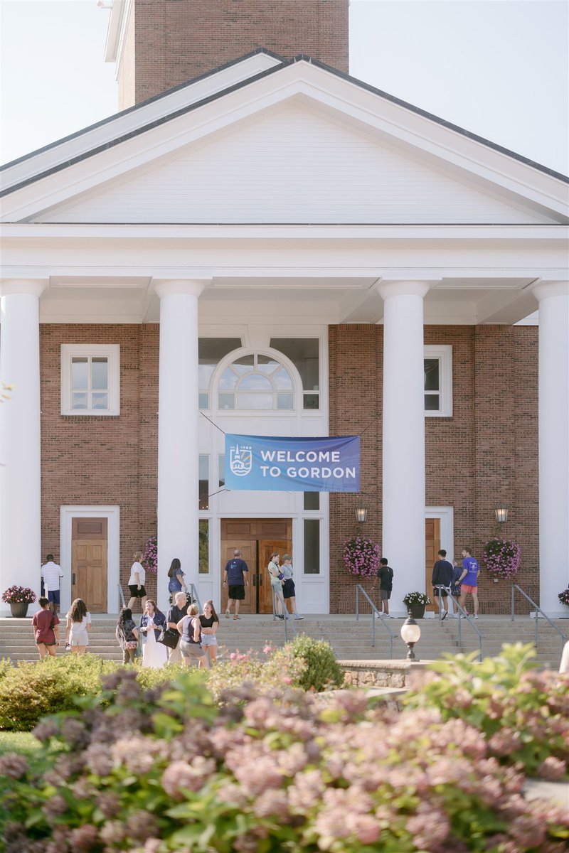 Today is Academic Day for the Class of 2028! Incoming Scots experience faith, learning and living at Gordon through academic sessions, meeting faculty, academic advising, checking schedules and participating in academic resource sessions. 🔔 #gordonthrives