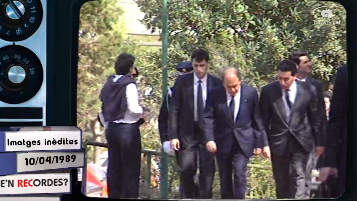 Avui toquen imatges inèdites. La visita de Jordi Pujol a Gavà havia de ser més llarga, però un accident d'autocar va fer que el llavors president arribés tard, en helicòpter, i que només s'aturés a Bruguers. Te'n recordes? #Gavà 
gavatv.cat/jordi-pujol-a-…