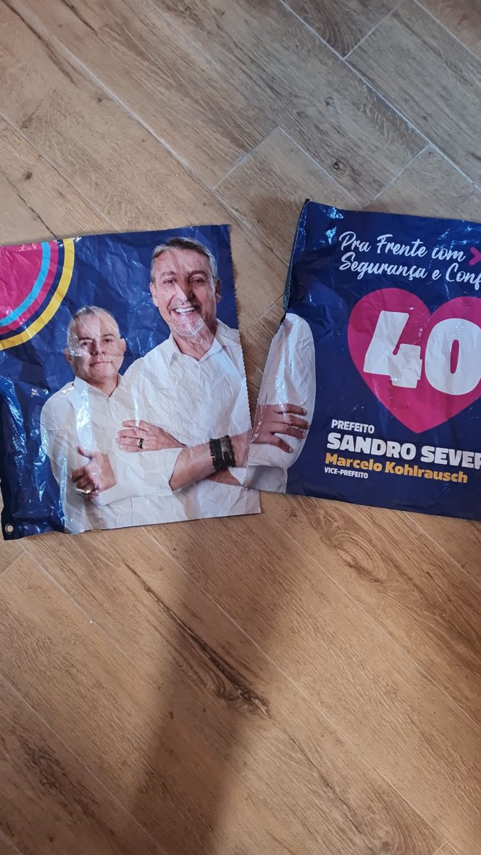 Sandro_Severo's tweet photo. Olha só! Sempre fiz campanha com foco em propostas, porque acredito que a política deve trazer soluções para melhorar a vida das pessoas. Infelizmente, nem todos pensam assim. Mas não vamos desanimar de levar as melhores propostas para Esteio! https://t.co/R18HbJ1aR7