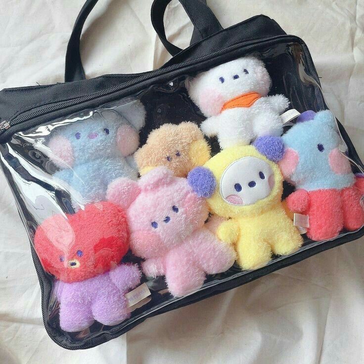 seokread's tweet image. pirataria? tô dentro! só uso falsificação, versão coisas do BTS até 35 reais na shopee