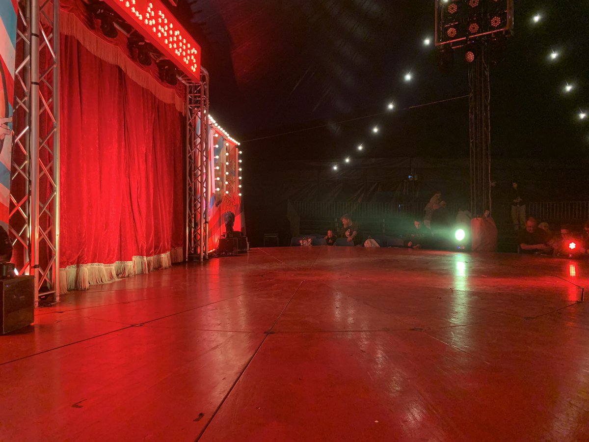 GGDingwall911's tweet photo. Your the best Craziest Showman, great show 💙💙💙💙
See you on Friday for some more belly laughs. 🤣🤣
🥰🥰🥰🥰🥰⭐️⭐️⭐️⭐️ My Dad loved being pied in the face. 

Your Slap Stick Comedy is amazing. 

Danny is the best 
@DannyAdams007 ❤️❤️❤️❤️

@Dannyandclive https://t.co/Vuy7vPploG