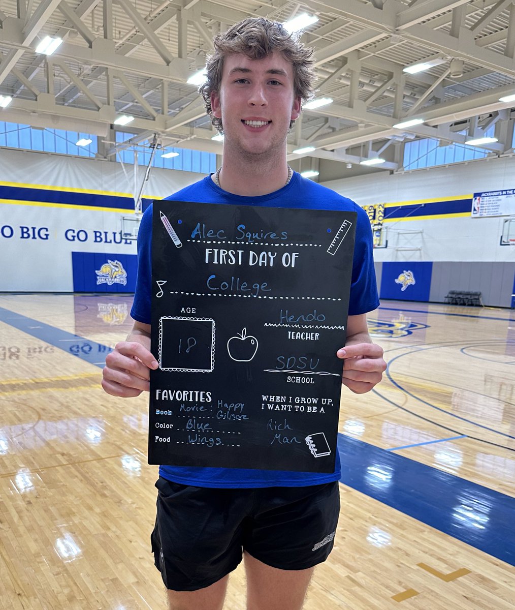 GoJacksMBB's tweet image. First day of college at @SDState for our freshmen!