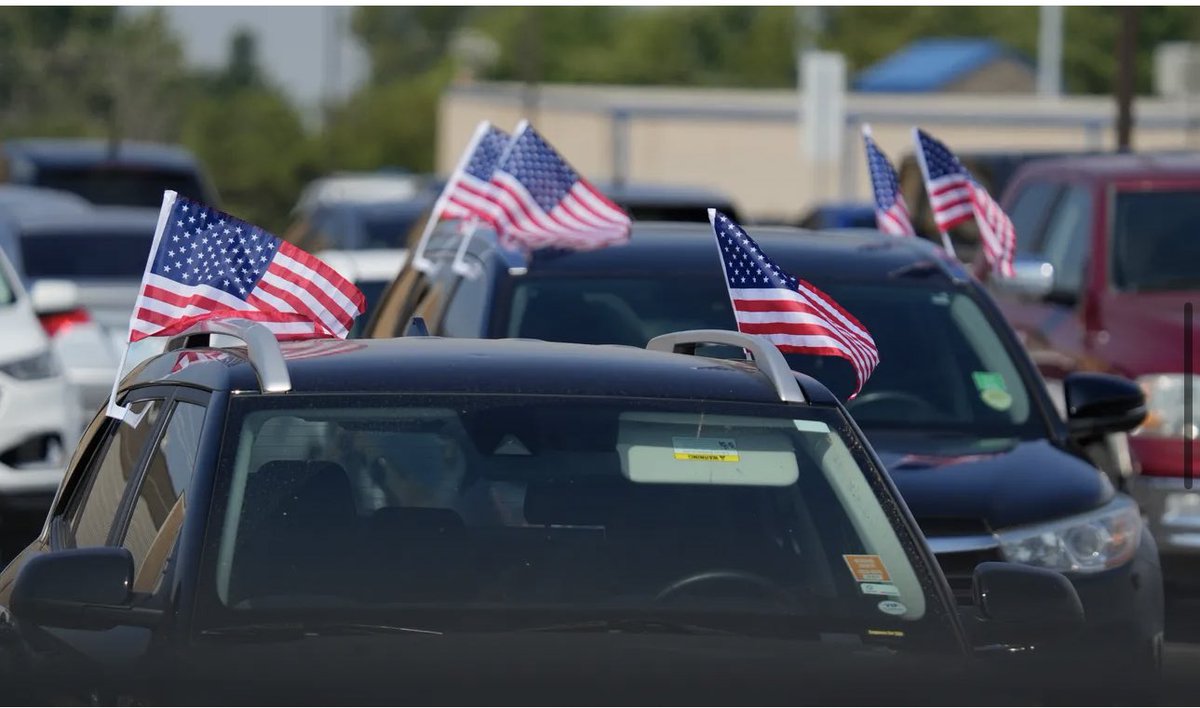 BREAKING UPDATE: This morning dozens of students, parents, and community members gathered in <a href="/EdmondSchools/">Edmond Public Schools</a> and held a rally with American Flags after the school told a student he couldn’t fly the flag on his car.

A Vietnam veteran even showed up to show his support! 🇺🇸🇺🇸🇺🇸