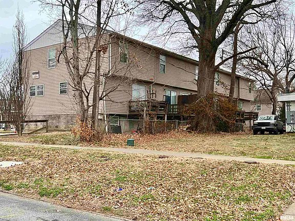 translifechange's tweet photo. Our fundraiser is for $1,000,000. $175,000 could buy this 14 bd,8 ba, 8,629 sqft. building in Carbondale, IL. This includes meals, utilities, transportation to doctor's appointments, along with male to female classes for 1 year.  https://t.co/RRCk3mJzmU https://t.co/7Ky1DJBHYr https://t.co/sRnIpDUFOg