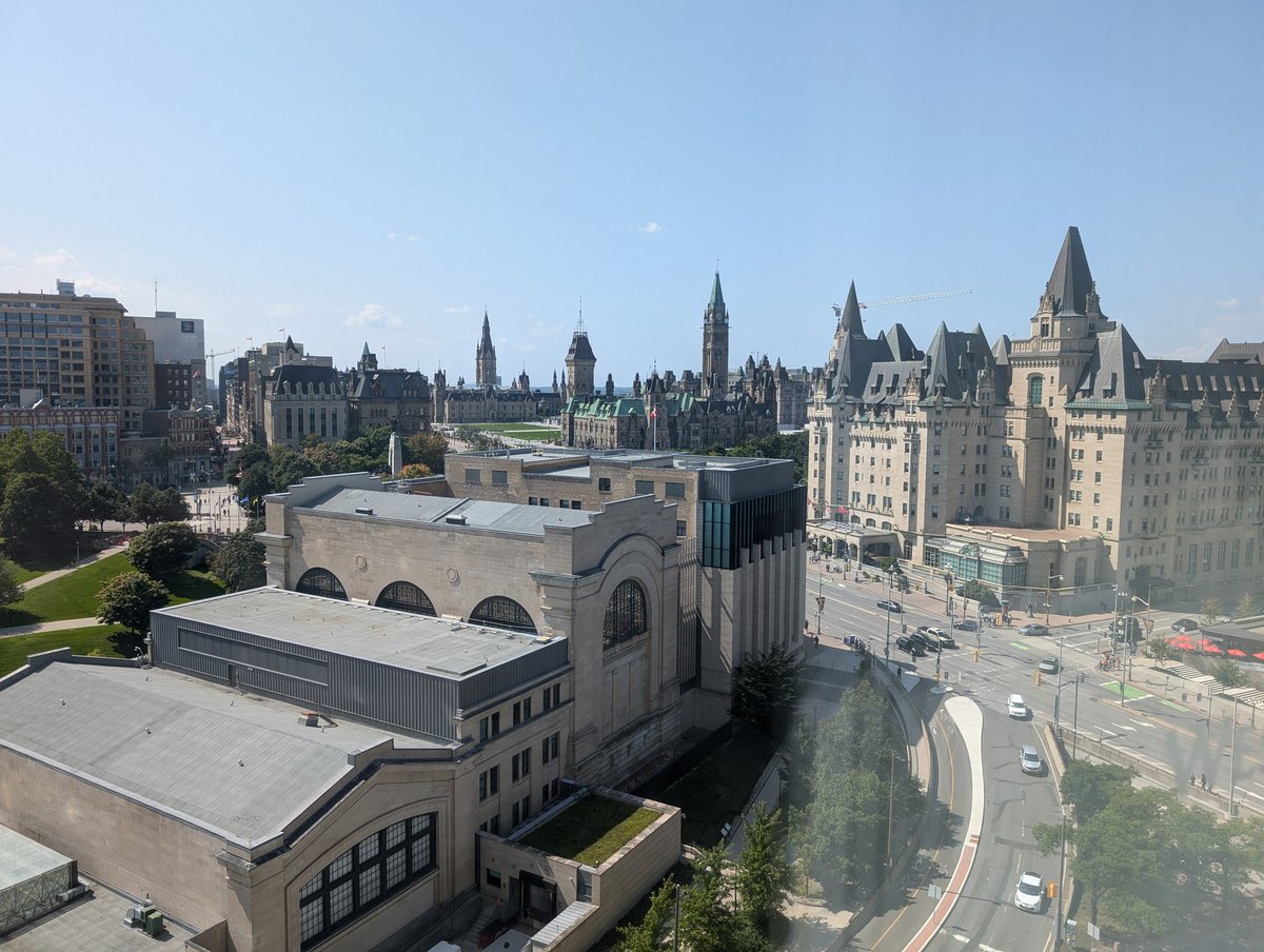 Beautiful day to be in our nation's capital for meetings with government, the opposition and key stakeholders in the steel industry. Every time I go by the War Memorial, I stop to pay tribute to Nathan Cirillo.