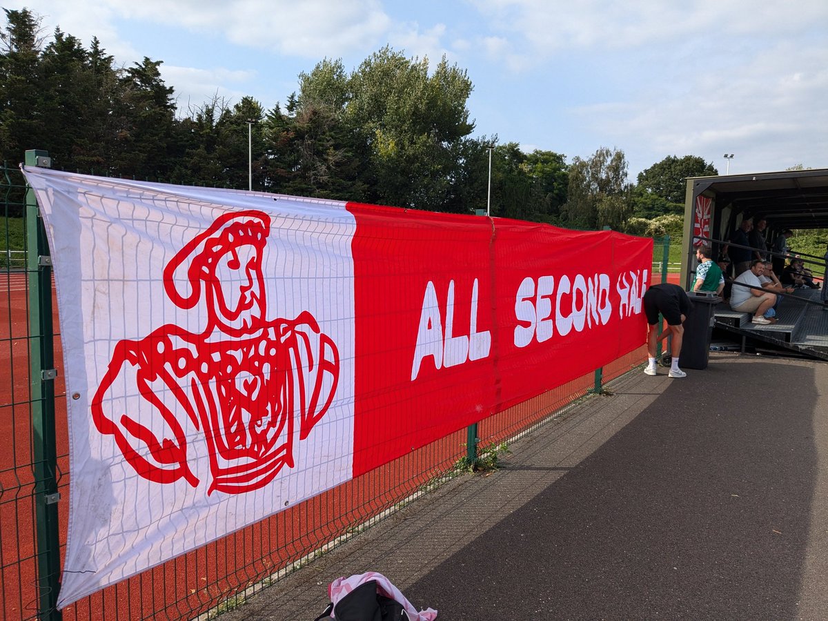 DeckchairPete's tweet photo. Well played 200 @hemelfc Tudors on an away day. Last minute winner anybody? #AllSecondHalf #TudorArmy #UptheTudors https://t.co/yJfSePCHbd